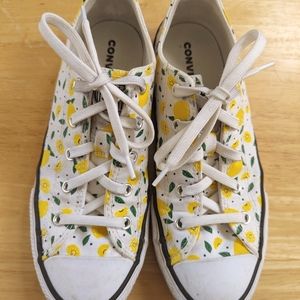 Converse Lemon print Big Kid size 4